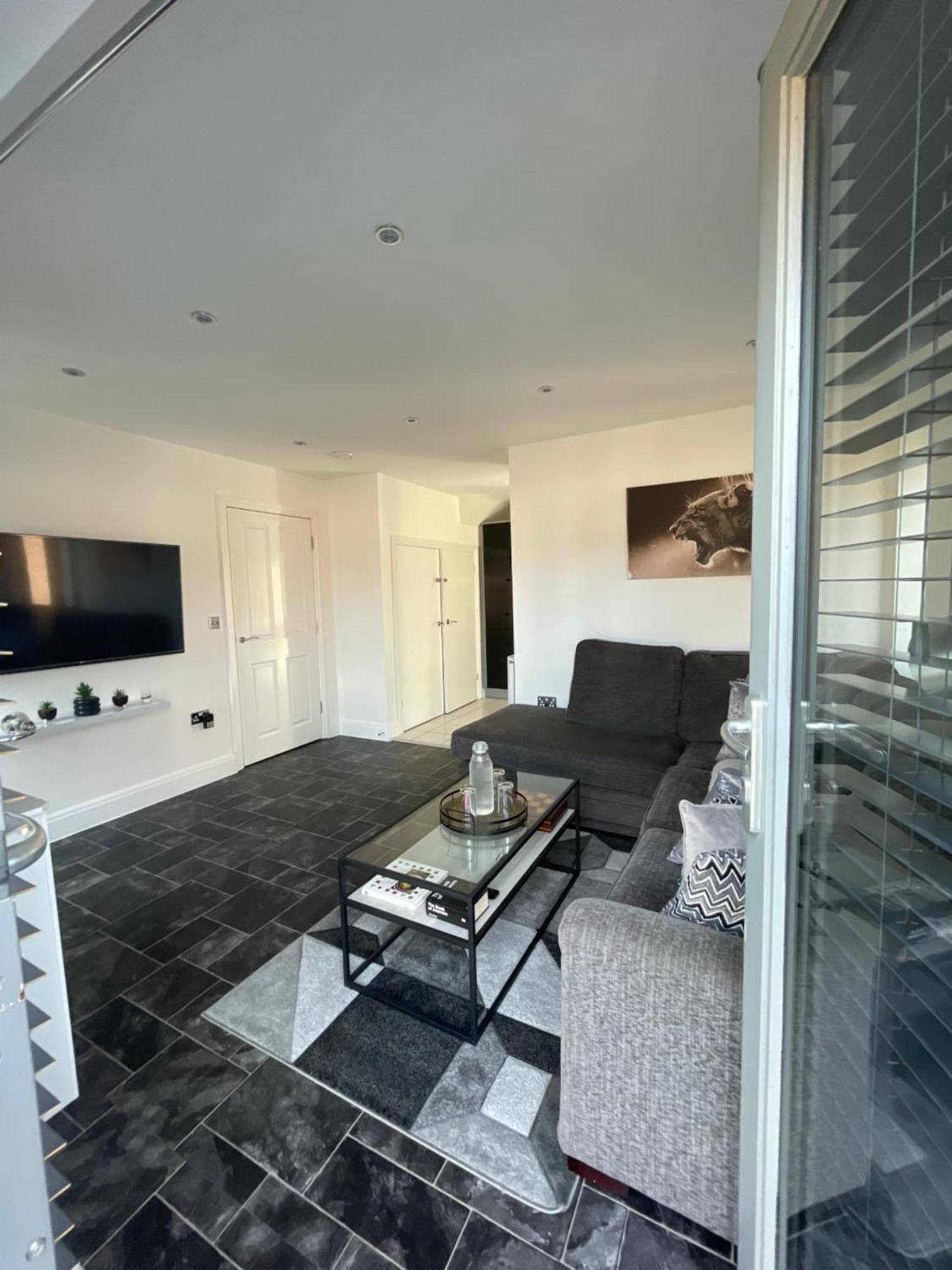 Luxury 2 Bedroom Northampton Townhouse With Balcony Zewnętrze zdjęcie
