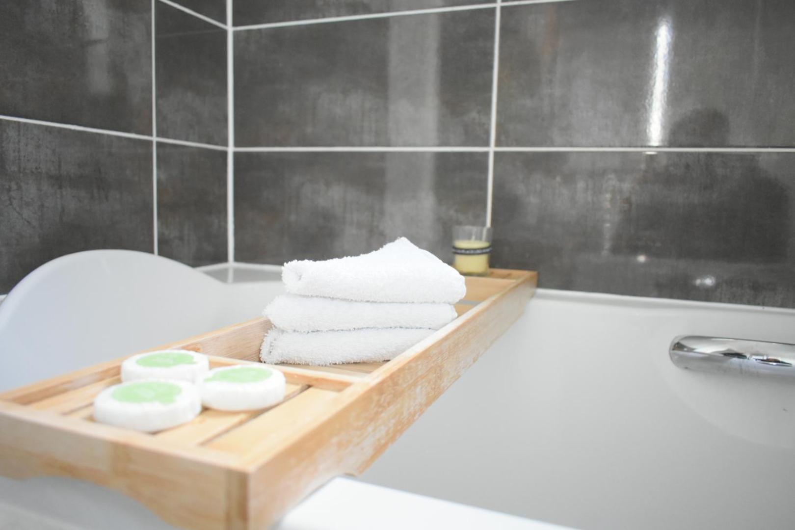 Luxury 2 Bedroom Northampton Townhouse With Balcony Zewnętrze zdjęcie